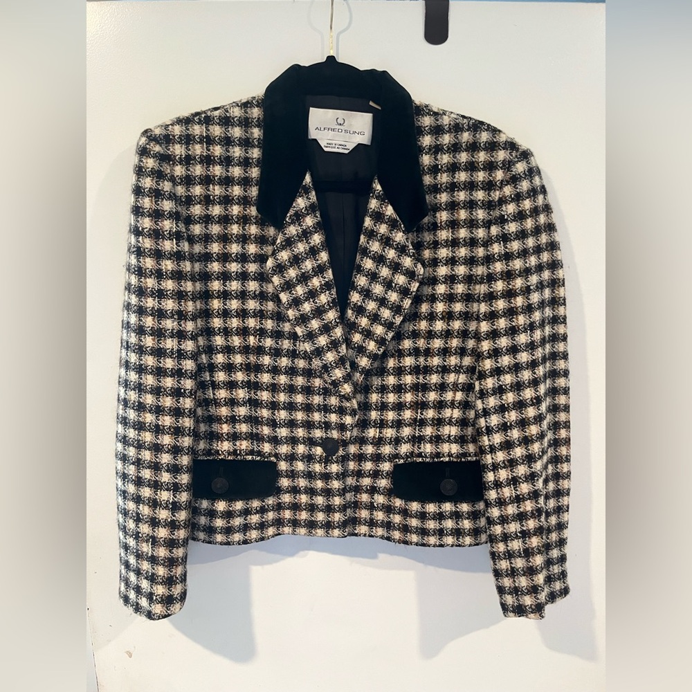 ALFRED SUNG Houndstooth Blazer with Black Velvet Collar